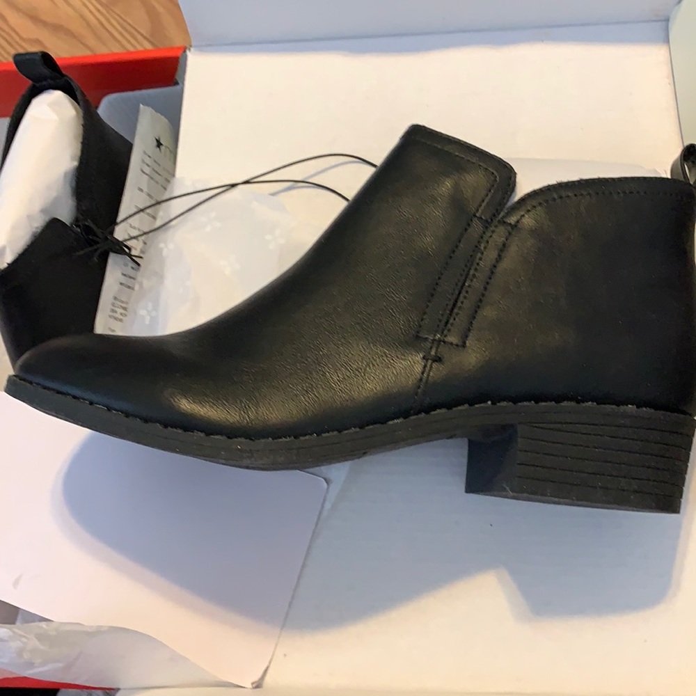 women’s black stylish ankle boots